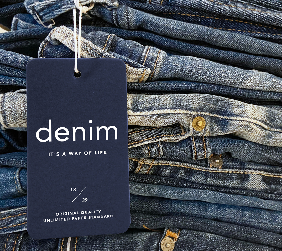 Sustainable darkblue hangtag which hangs on a pair of jeans