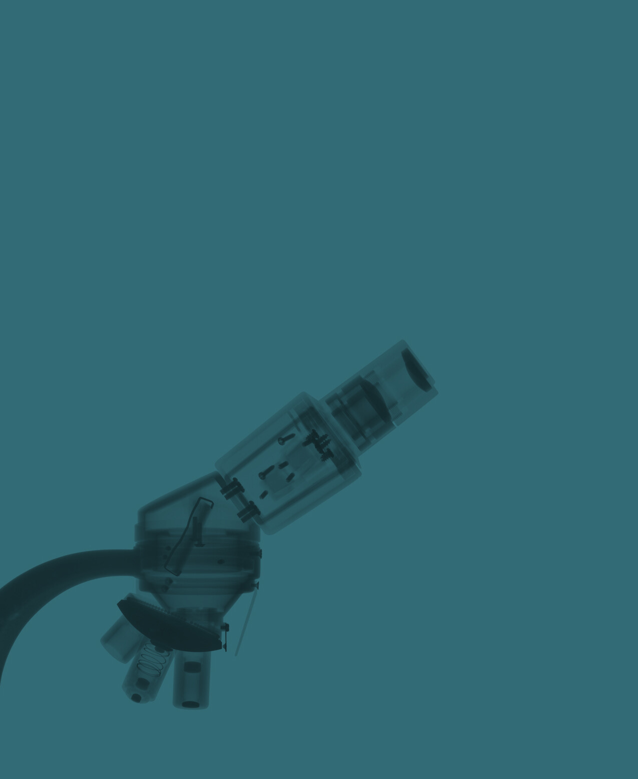 Mikroskop vor petrolfarbenem Hintergrund